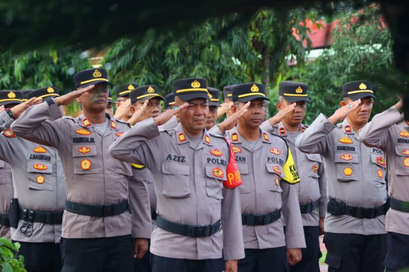Personel Polres Aceh Utara mengikuti upacara bendera dalam rangka memperingati Hari Kesadaran Nasional, berlangsung di halaman Mapolres setempat di Lhoksukon, Jumat (17/1/2025).(Foto: NOA.co.id/IST).