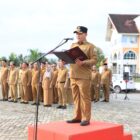 Bupati Aceh Utara H. Ismail A Jalil, SE, MM, memimpin apel gabungan perdana ASN dan seluruh pejabat jajaran Pemkab, berlangsung di lapangan Landing, Lhoksukon, depan kantor bupati, Selasa (18/02/2025).(NOA.co.id/IST).